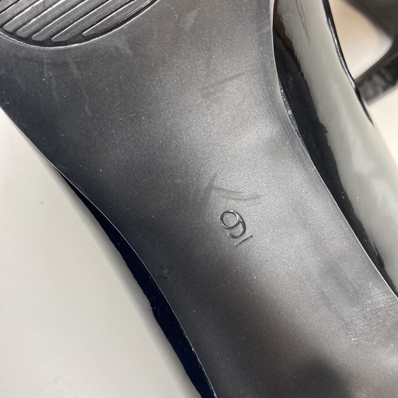 Kelly & Katie black shiny heels - Picture 7 of 8